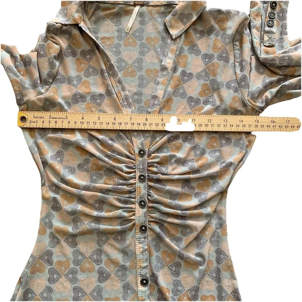 Free People Blouse Women Size XS Heart Print  Light Colors  Long‎ Sleeve